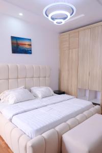 Postel nebo postele na pokoji v ubytování Serene homes