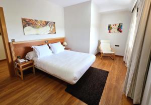 Postel nebo postele na pokoji v ubytování Hotel Los Barruecos by Croma