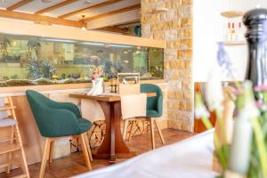 Veitingastaður eða matsölustaður á AaRa Hotel