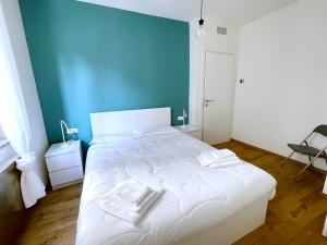 Posteľ alebo postele v izbe v ubytovaní LovingStresa 2 brand new apartment