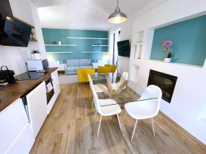 Kuchyňa alebo kuchynka v ubytovaní LovingStresa 2 brand new apartment