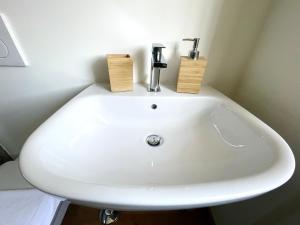 Kúpeľňa v ubytovaní LovingStresa 2 brand new apartment