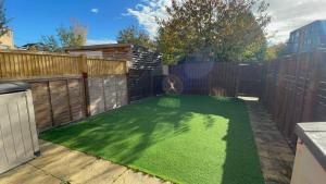 Zahrada ubytování New Modern 3-Bed Home FREE Parki