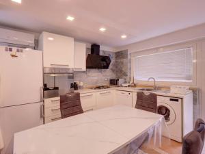 ルツィヤにあるApartments & rooms Jagodaのギャラリーの写真 +32枚の写真