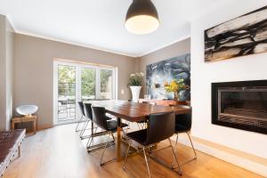 Posezení v ubytování Exquisite Townhouse for up to 8 in Lisbon City Center