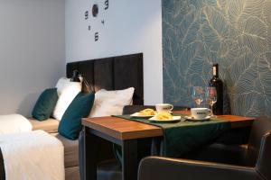 Nápoje v ubytovaní Kościelna Loft Apartaments