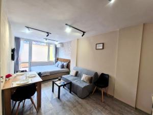 Posezení v ubytování Malavi DV34 top center apartment Ruse