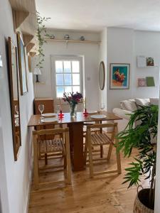 Et opholdsområde på 2 bed with garden near city centre & beach, free parking