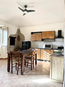 Nhà bếp/bếp nhỏ tại Casa Ravat Viddalba +29 ảnh