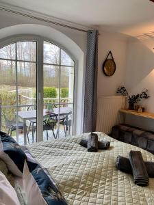 a bedroom with a large bed and a balcony at Lindners Hideaways - Gutshof Pine Retreat - Sauna - In Villa - Terrasse - Garten mit Rehgehege - Frühstück verfügbar - SKI - Arber - Osser - bis 5 Pers in Hohenwarth