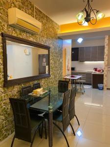 Kuchyň nebo kuchyňský kout v ubytování Homestay @ Kinta Riverfront Ipoh