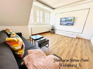 a living room with a couch and a table at Bachhaus am Rathaus 3 in Emden