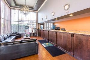 a large lobby with a bar with leather furniture at Quality Inn & Suites Bell Gardens-Los Angeles in Bell Gardens