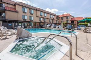 a hot tub at a hotel with chairs and tables at Quality Inn & Suites Bell Gardens-Los Angeles in Bell Gardens