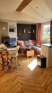 Χώρος καθιστικού στο Magnifique Mobil home 40 m2 Grand Confort
