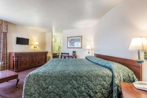 a hotel room with a bed and a television at Rodeway Inn Magic Mountain Area in Castaic +18 photos