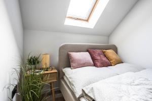 Ένα ή περισσότερα κρεβάτια σε δωμάτιο στο V10D Apartment by HBO +8 φωτογραφίες