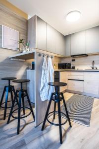 Η κουζίνα ή μικρή κουζίνα στο V10D Apartment by HBO