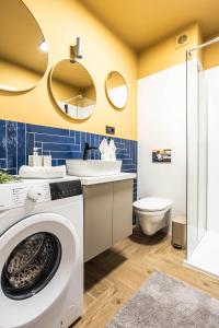 Ένα μπάνιο στο V10D Apartment by HBO