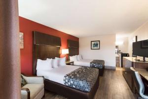 Katil atau katil-katil dalam bilik di Econo Lodge North Washington