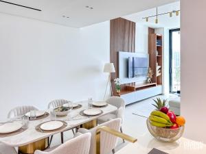Televisor o centre d'entreteniment de GOLDEN NUMBER by Design Studio