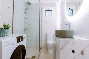 Koupelna v ubytování Esperides Luxury Suites 3 + 33 fotografií