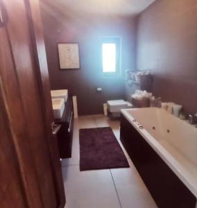 Koupelna v ubytování Roscommon House Small Double Room, Self Catering