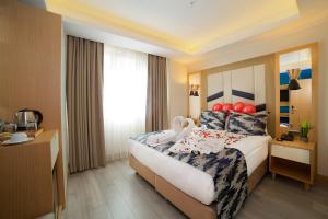 Postel nebo postele na pokoji v ubytování Downtown Sirkeci Hotel