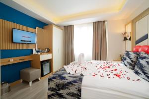 Postel nebo postele na pokoji v ubytování Downtown Sirkeci Hotel