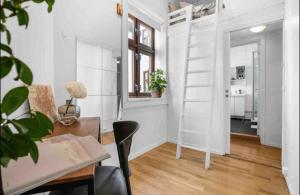 Kuchyňa alebo kuchynka v ubytovaní Small room with smart solution in central of Oslo only 2 km from the central station
