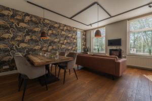 Posezení v ubytování B&B Dennenbos