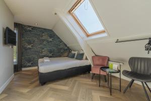 TV a/nebo společenská místnost v ubytování B&B Dennenbos