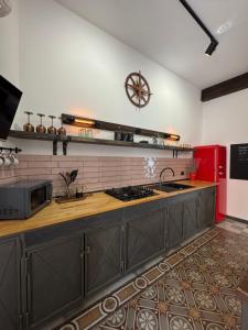 a kitchen with a counter with a sink and a microwave at Appartamento Porto Marina S G in Licata