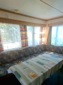 Joasia i Maciek BUNGALOWY客房内的一张或多张床位