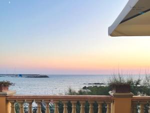 a view of the ocean from a balcony at Villa Lina in Castiglioncello