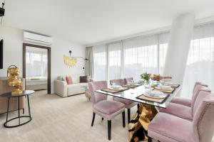 Khu vực ghế ngồi tại Wave Apartments by Solarento
