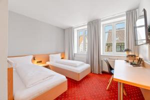 Una cama o camas en una habitación de Steiners Hotel Airport-Messe