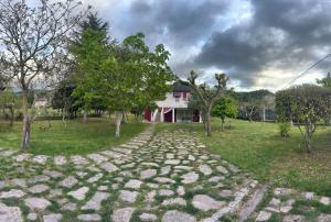 Ogród w obiekcie A Casiña - Casa Rural en la Ribeira Sacra, Galicia