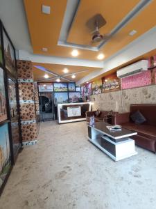 Kuchyň nebo kuchyňský kout v ubytování Hotel Bharat Stay A Family Hotel - Delhi Airport