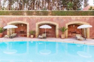 Luxury Apartment with Pool Large Terrace & Balconies in Hivernage Marrakech内部或周边的泳池