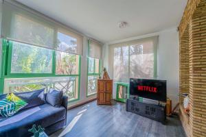 Luxury Apartment with Pool Large Terrace & Balconies in Hivernage Marrakech的休息区