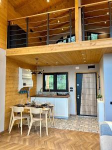 Kuchyň nebo kuchyňský kout v ubytování Mount Log Cabin