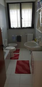 ミラノにあるMilan White Tower Apartmentのギャラリーの写真 +12枚の写真