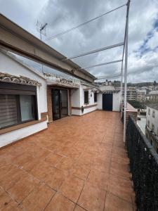 a large terrace on the side of a house at Alcalá zona centro duplex in Alcalá la Real