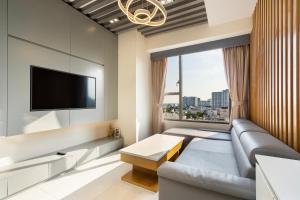 Μια τηλεόραση ή/και κέντρο ψυχαγωγίας στο Service Apartment By Me in River Gate building