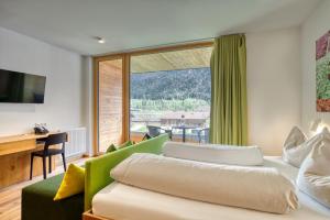 Postel nebo postele na pokoji v ubytování Hotel Wirtshaus Sattlerwirt