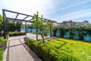 Κήπος έξω από το HM - Porto Blue Pool Apartment