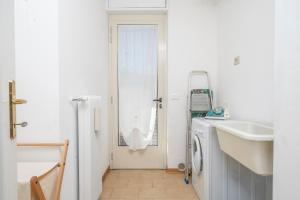 Bilik mandi di GuestHost - Relax & Spacious Apartment X6