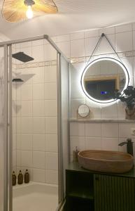 a bathroom with a tub and a sink and a mirror at Lindners Hideaways - Gutshof Pine Retreat - Sauna - In Villa - Terrasse - Garten mit Rehgehege - Frühstück verfügbar - SKI - Arber - Osser - bis 5 Pers in Hohenwarth