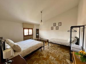 A bed or beds in a room at Settesanti Vintage Attic